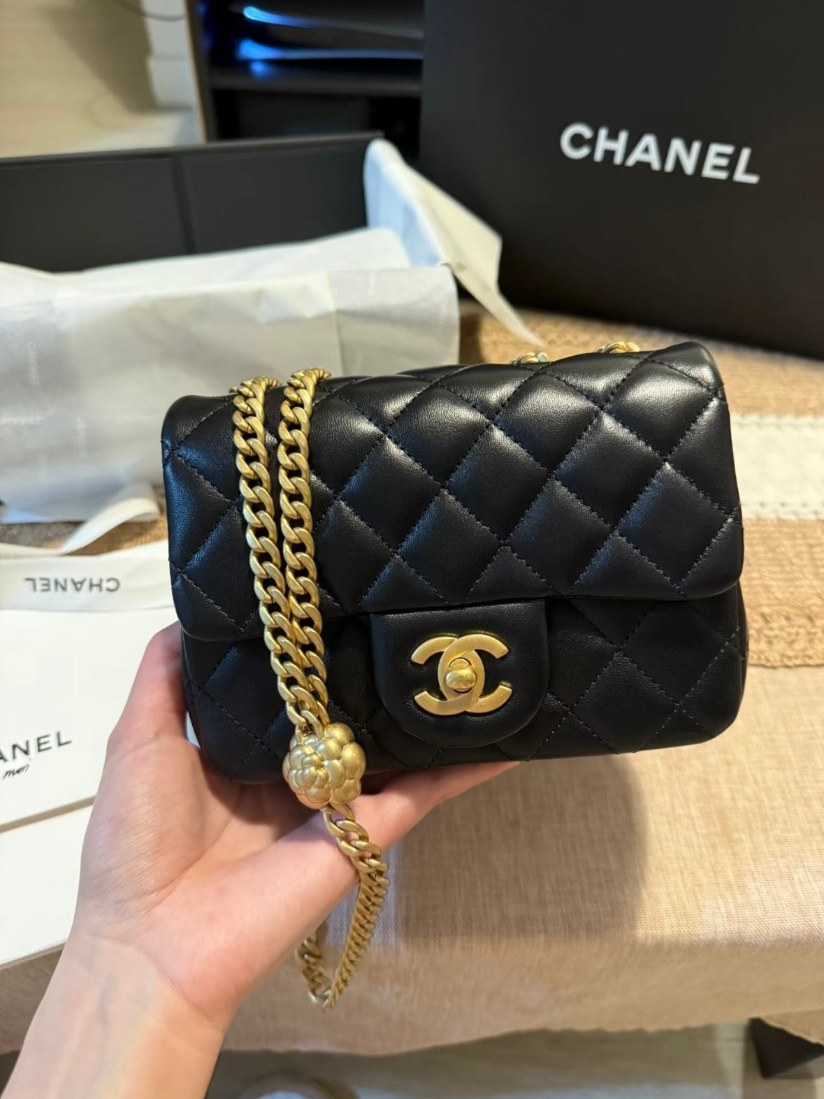 CHANEL The 23s camellia mini square photo review