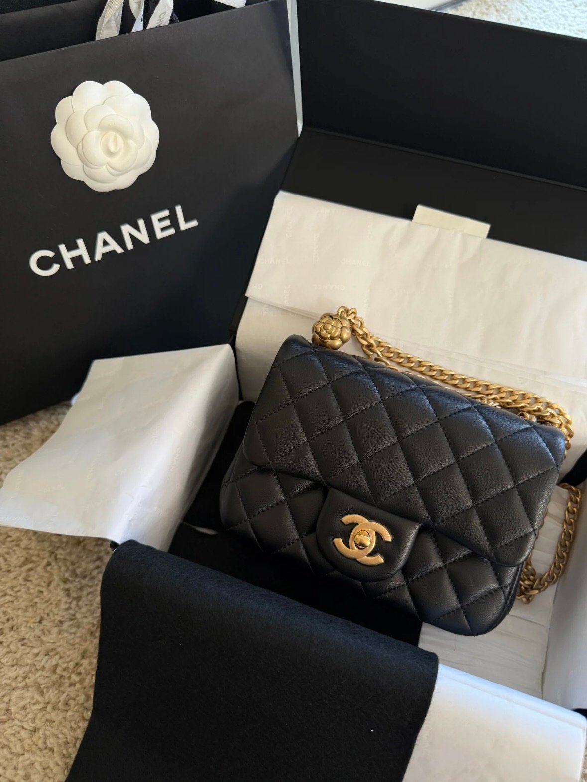 CHANEL The 23s camellia mini square photo review